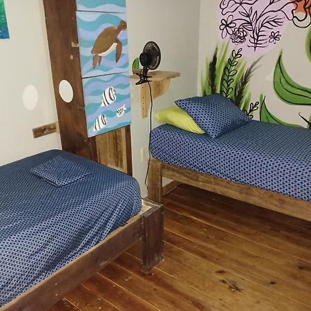Roatan Backpackers' Hostel Sandy Bay Екстер'єр фото