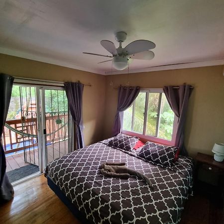 Roatan Backpackers' Hostel Sandy Bay Екстер'єр фото