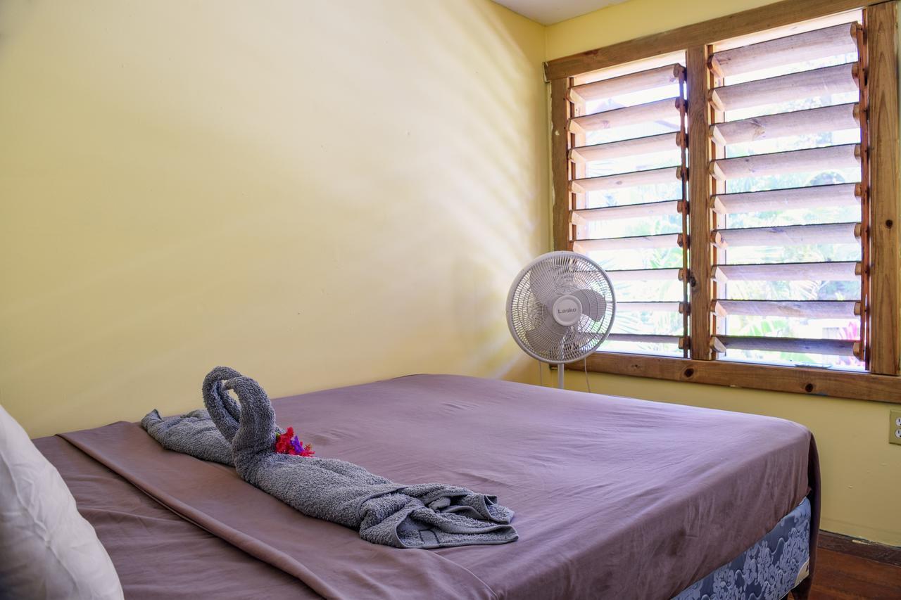 Roatan Backpackers' Hostel Sandy Bay Екстер'єр фото